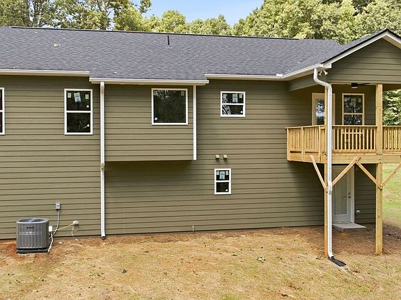 3rd image of 284 Stonington Dr