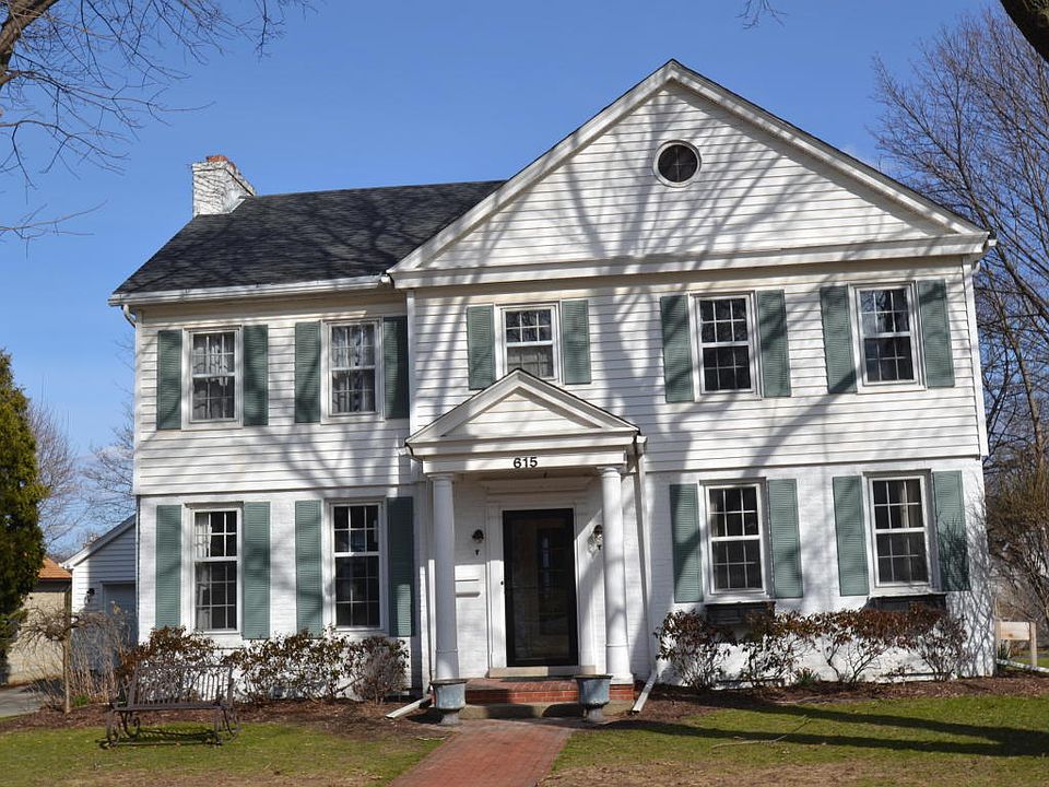 1st image of 615 Highlandview Dr