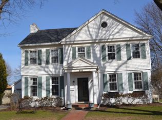 615 Highlandview Dr, West Bend, WI 53095