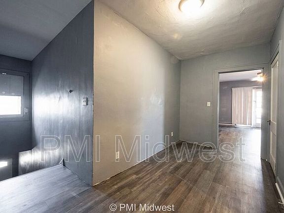 2nd image of 118 E Palmer St #8