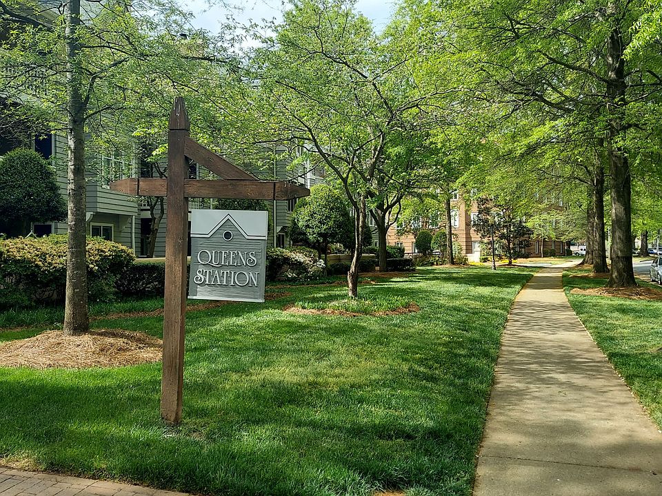 Take a stroll to the Duke Mansion, Edgehill Park, or Moravian Lane. This location offers sidewalks and privacy at every turn.