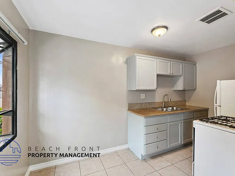724 Temple Ave. — Photo 9