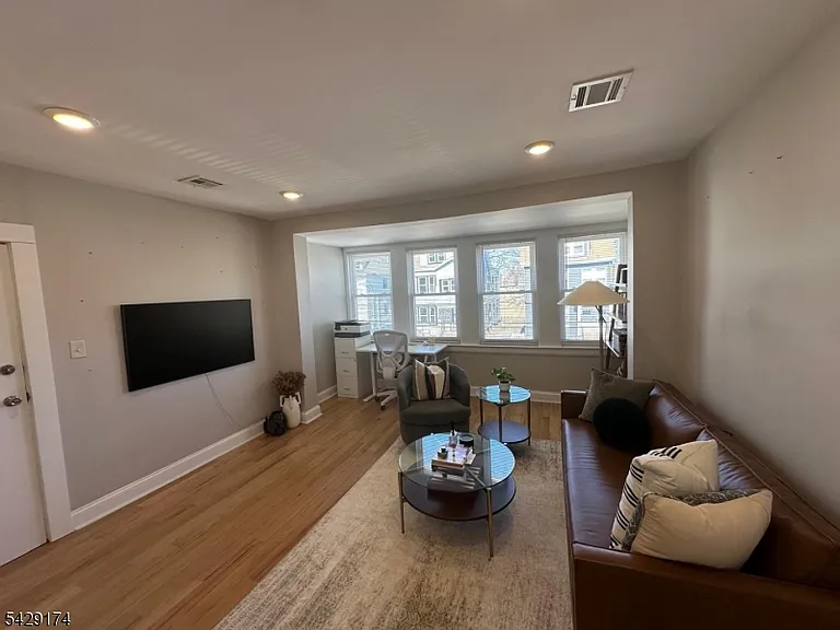 282 Weequahic Ave — Photo 2