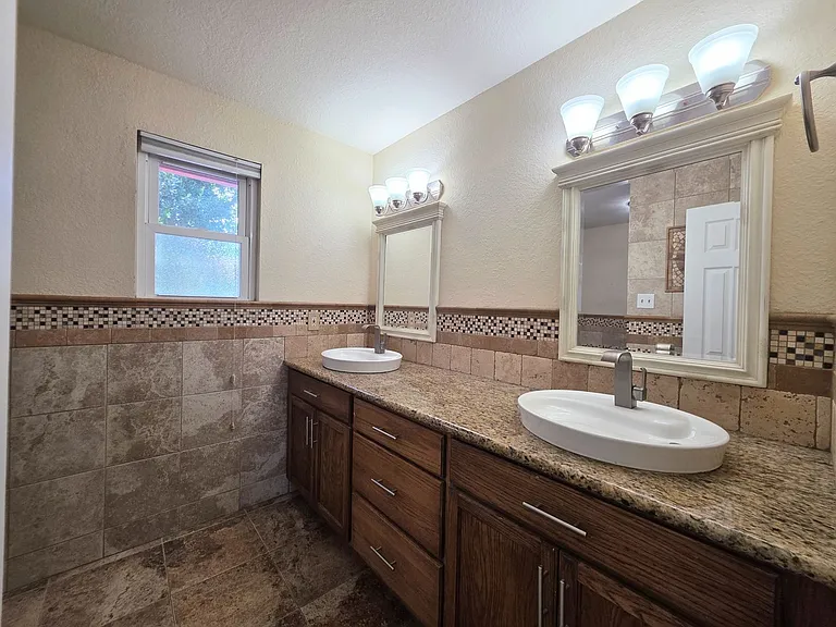 7819 Hearthstone Cir — Photo 24