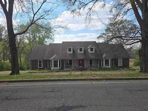 1532 Woodmont Dr, Tuscumbia, AL 35674