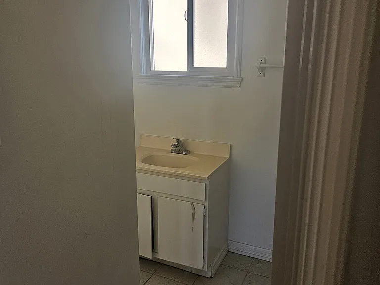 316 Locust Ave — Photo 9