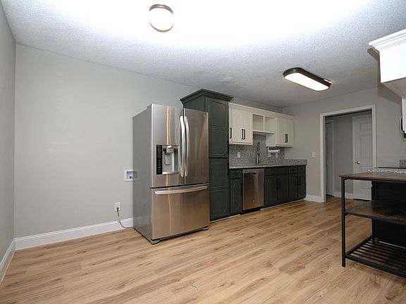 4th image of 403 Earl Dr