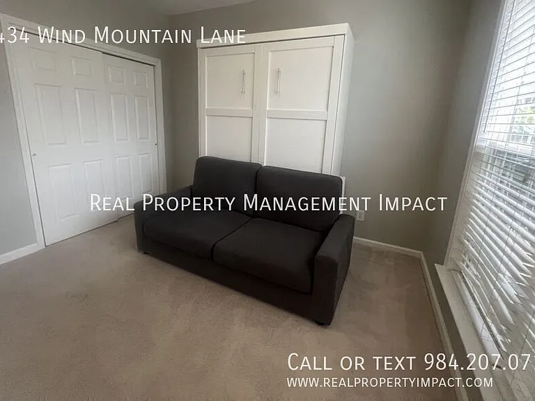 5434 Wind Mountain Ln — Photo 8
