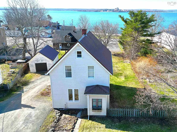 245 High St, Pictou, NS B0K 1H0