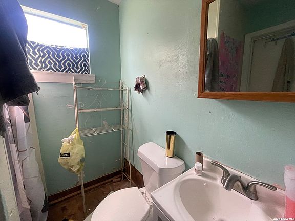 3rd image of 206 E BEECHER AVE