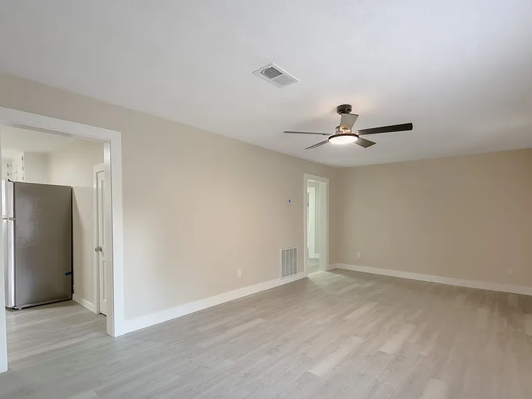 1107 W Dogwood St — Photo 9