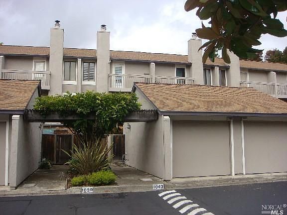 2nd image of 1043 Poplar Dr
