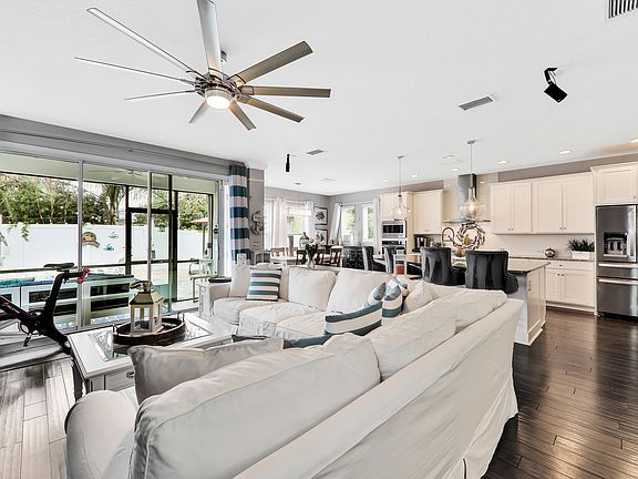 4th image of 255 Park Lake Dr