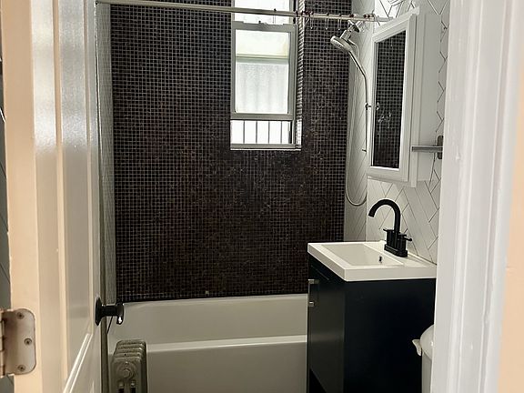 5th image of 164 Dikeman St APT 1R