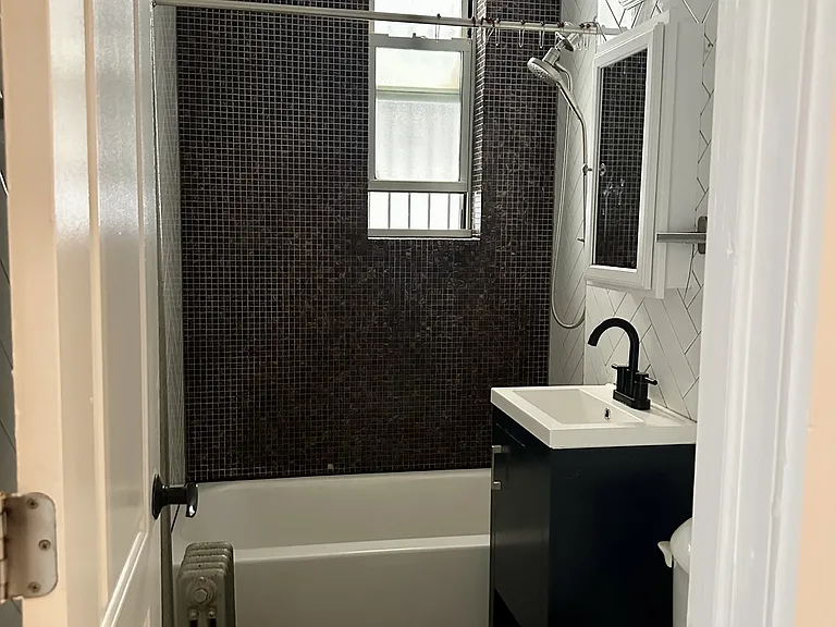 164 Dikeman St #1R — Photo 5