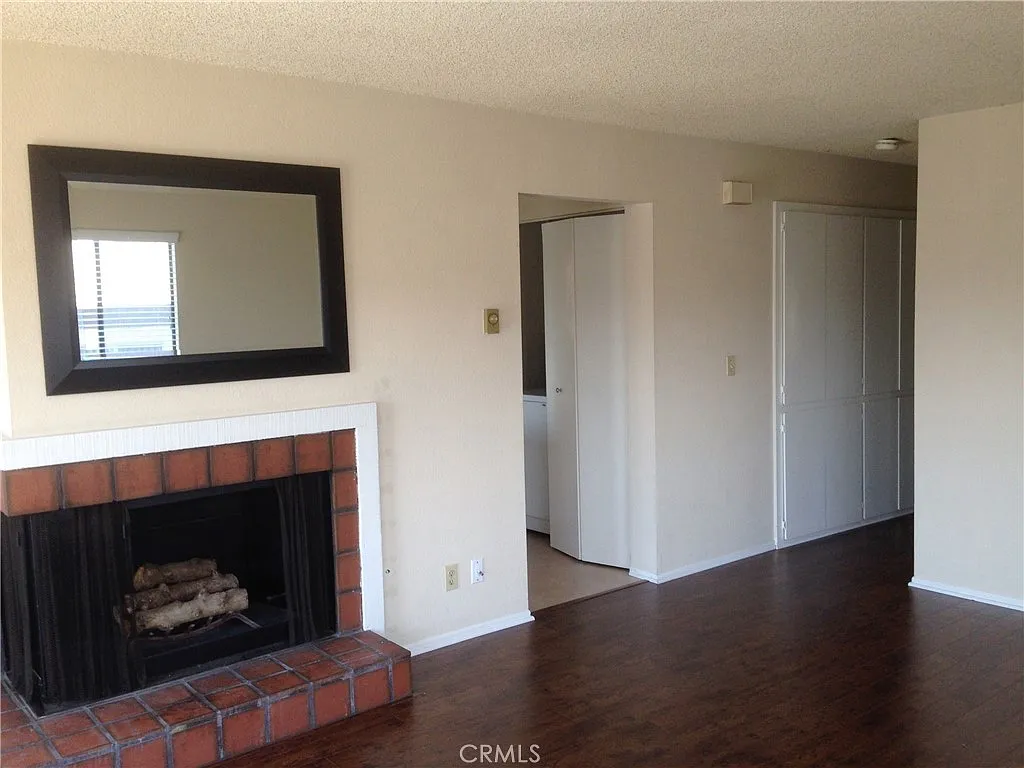 3 bed, 1600 sqft, $4,500 — Photo 2