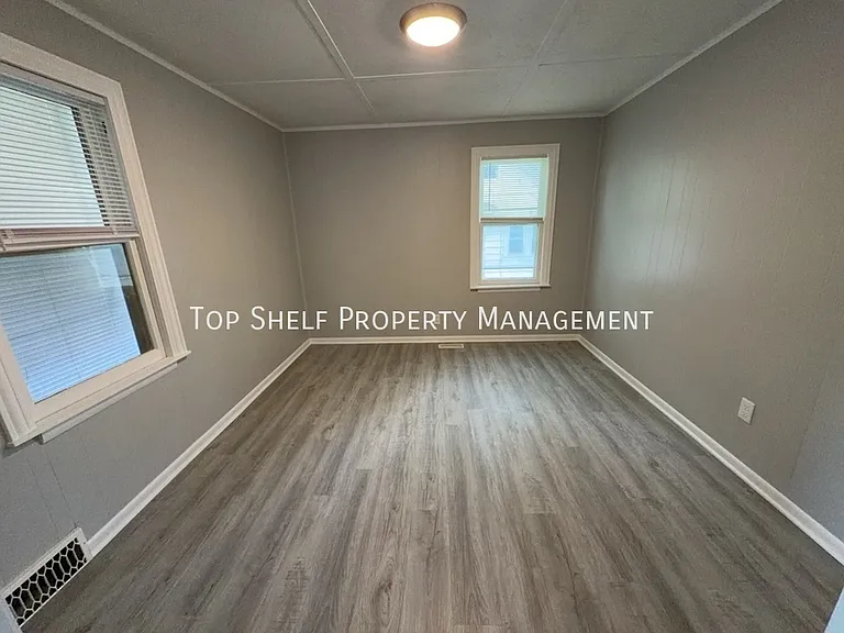 3623 Cambridge St — Photo 4