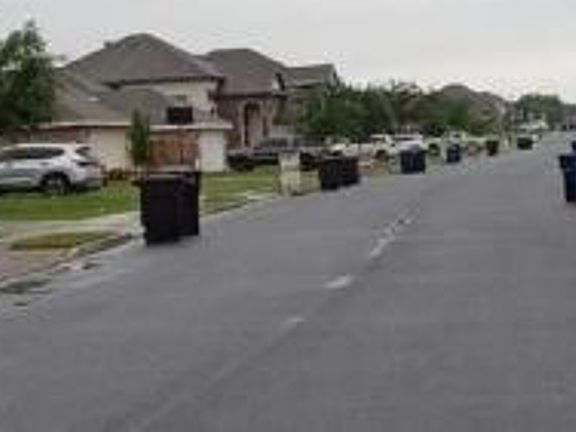 Exterior Neighborhood (street photo)