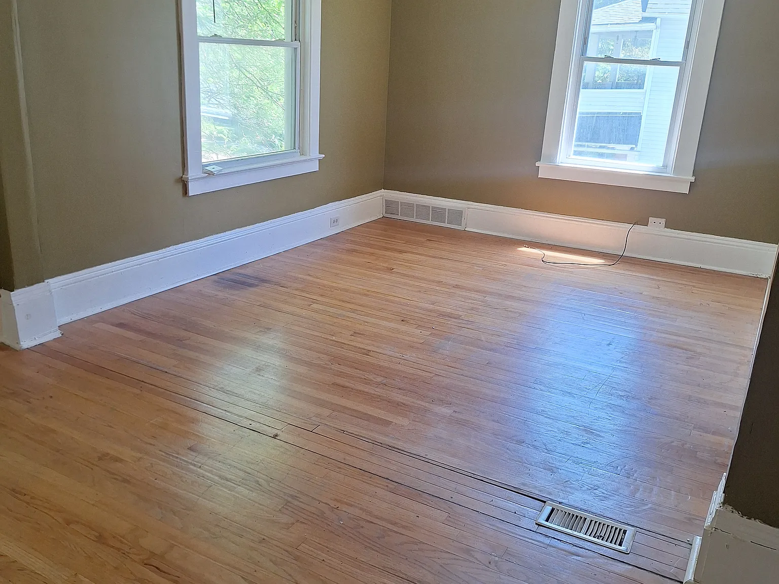 1 bed, 1100 sqft, $1,000 — Photo 2