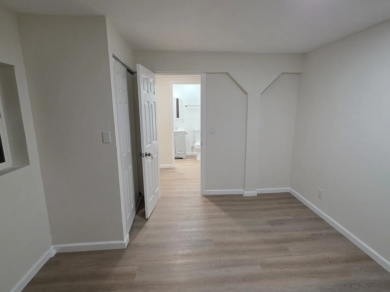 Studio, 400 sqft, $2,400 — Photo 4
