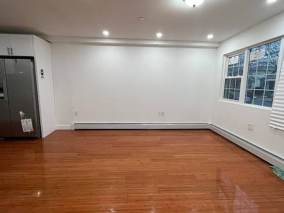 5th image of 11944 165th St