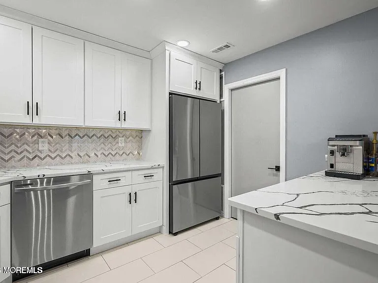 701 Zlotkin Cir #2 — Photo 4