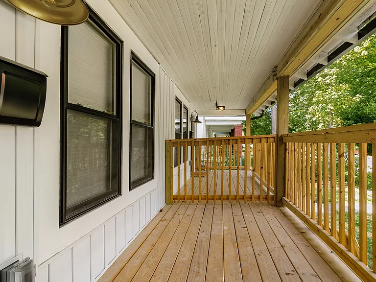 1671 Oak St — Photo 8