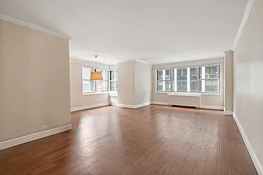 Rented by New York Casas Ltd.