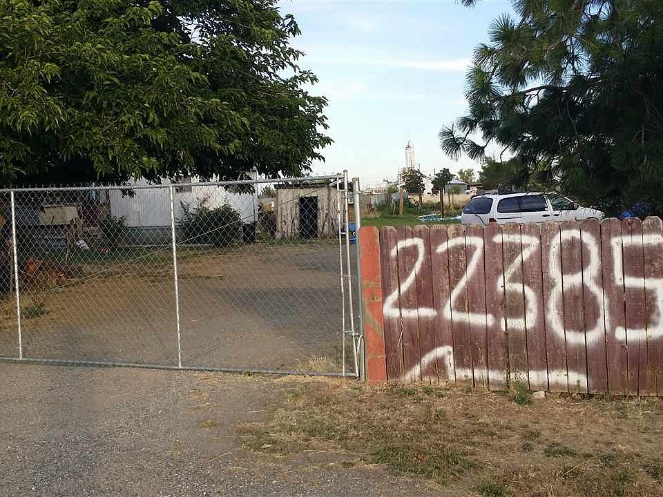 2nd image of 22385 Manor Ln