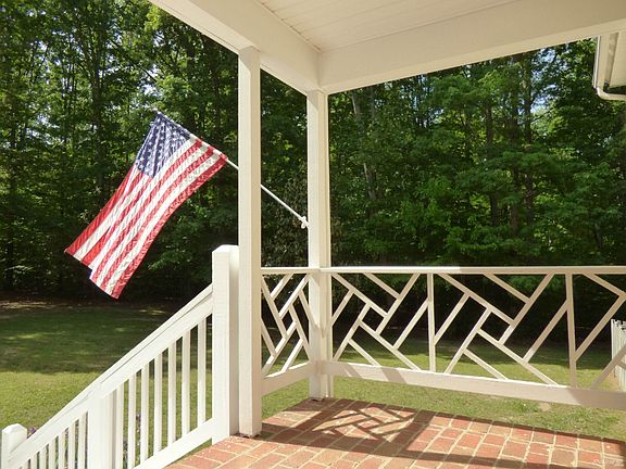 Front Porch w Chippendale railing