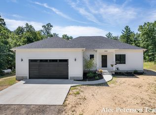 6069 Ruthie Ln, Fruitport, MI 49415
