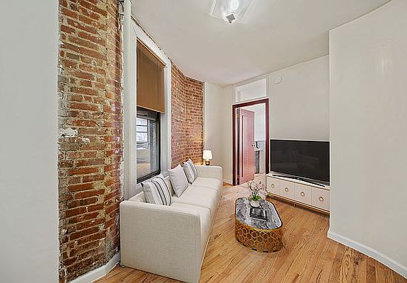 2nd image of 118 W 109th St APT 3W