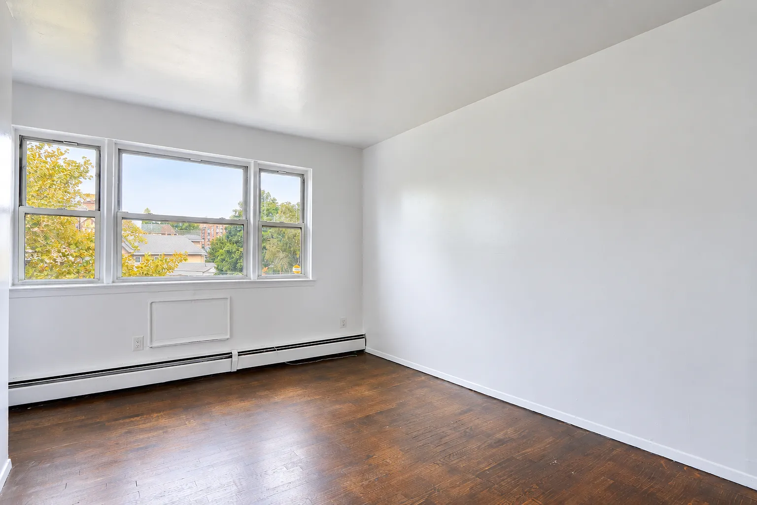 122-02 85th Avenue — Photo 1