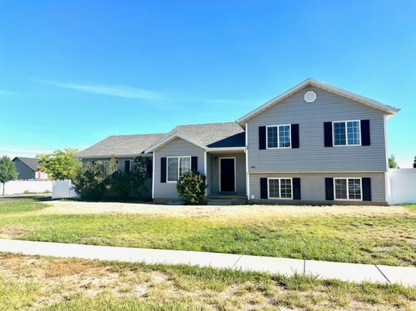 1043 E Hyrum Blvd