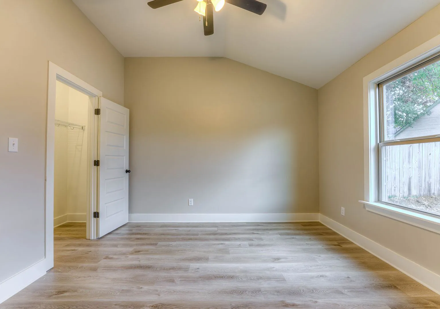 Charming Newer 1-Bedroom Home in Vollintine-Evergreen — Photo 4