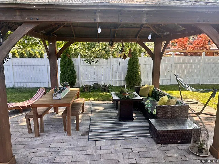 1085 Brooklawn Dr — Photo 20