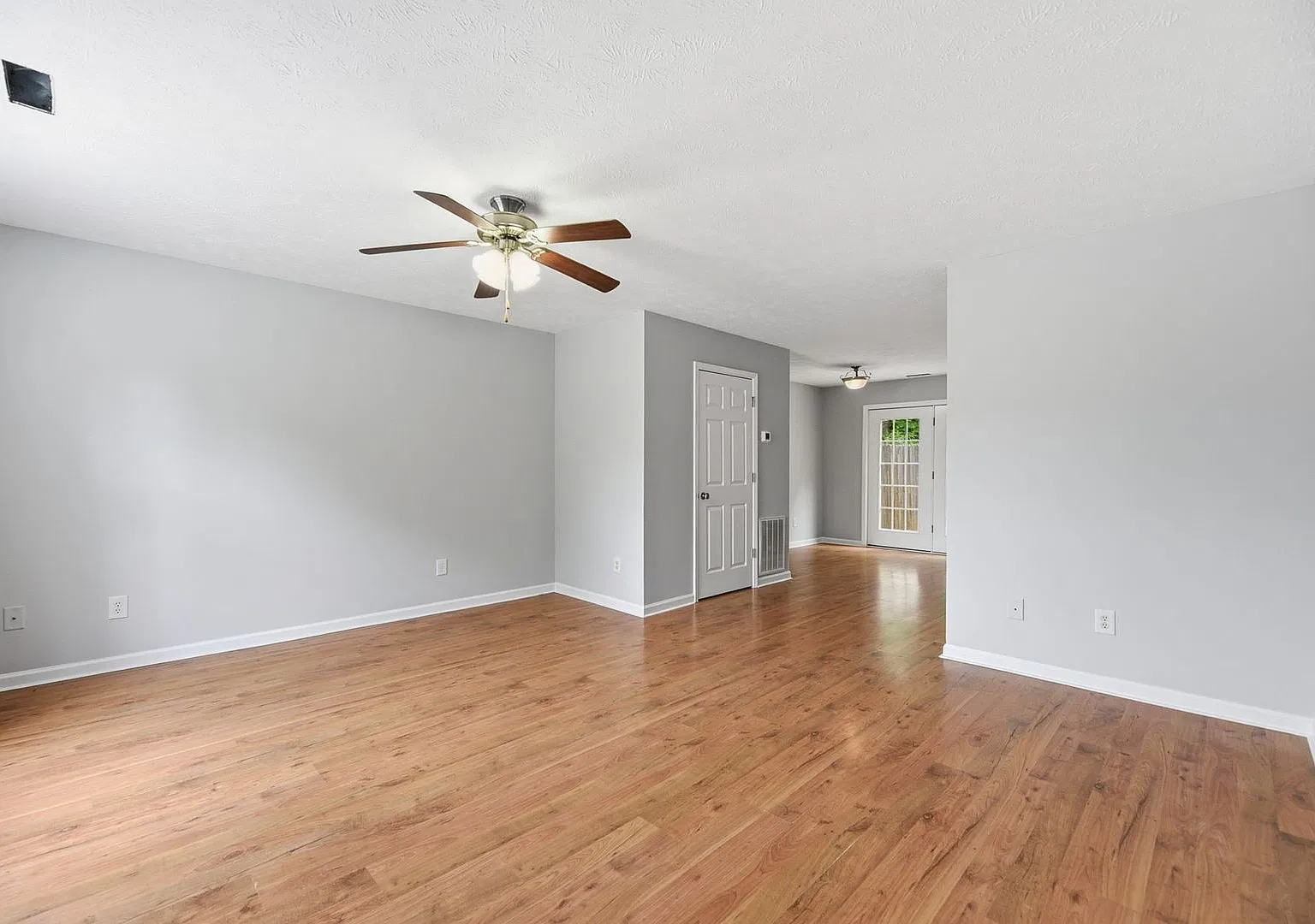 Sevierville 37862 - 2 Bedroom, 2. — Photo 2