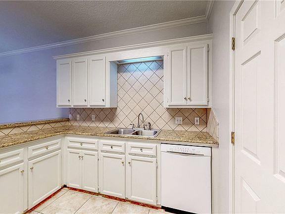 5th image of 1013 Lincoln Ave