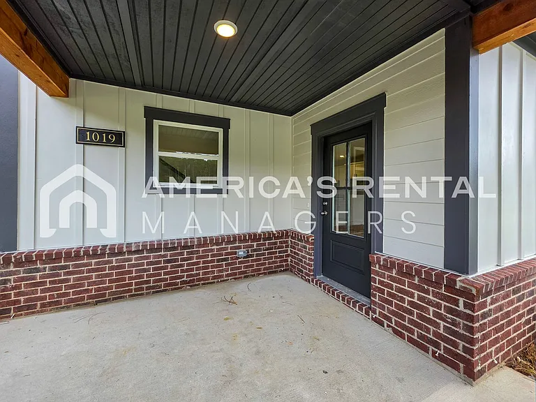 1019 Grand River Blvd W — Photo 7