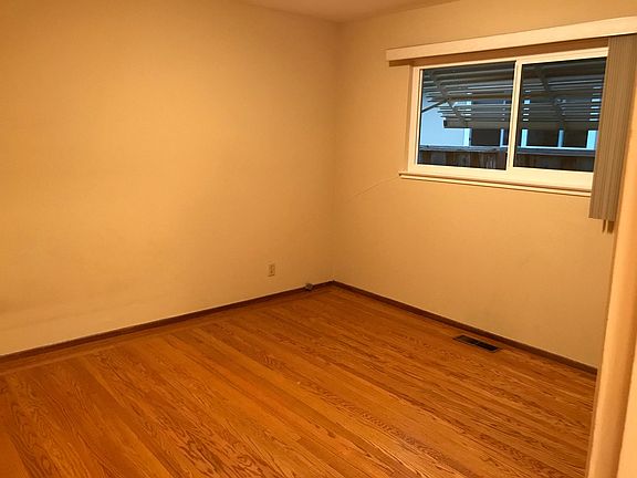 3rd image of 1664 Palm Ave