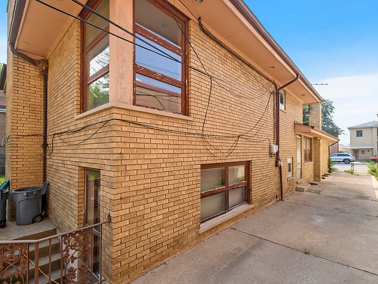 6238 W 63rd St — Photo 30