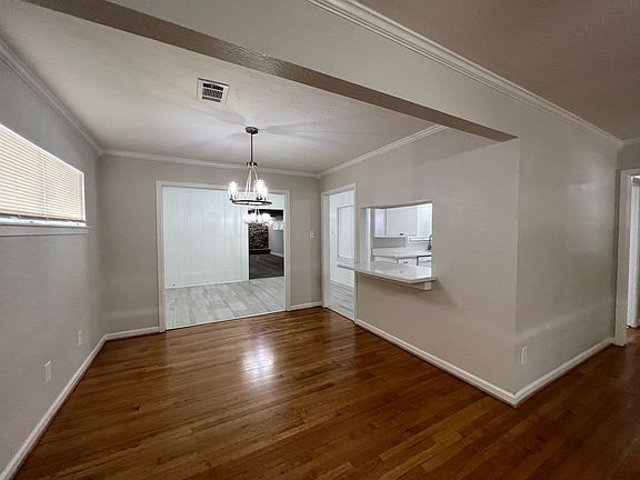 5th image of 101 Palm Ln