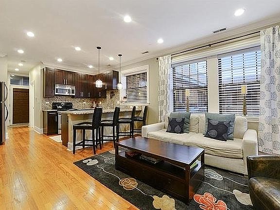 3rd image of 2701 N Wilton Ave #3