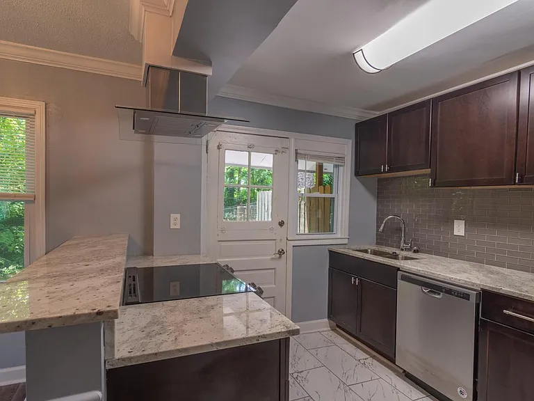 233 Kinsey Ct NE #B — Photo 7