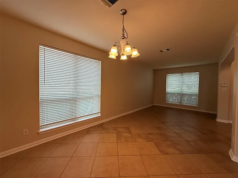 1209 Laurel Oak Trl — Photo 4