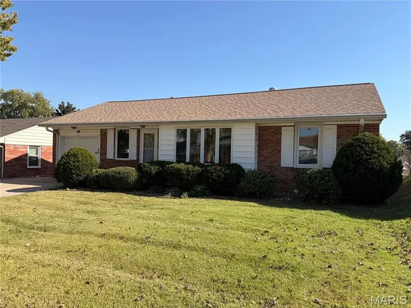 1992 W Adams St, Saint Charles, MO 63301