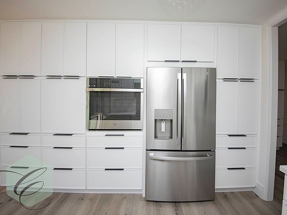 4th image of 8111 Camino Del Oro #B