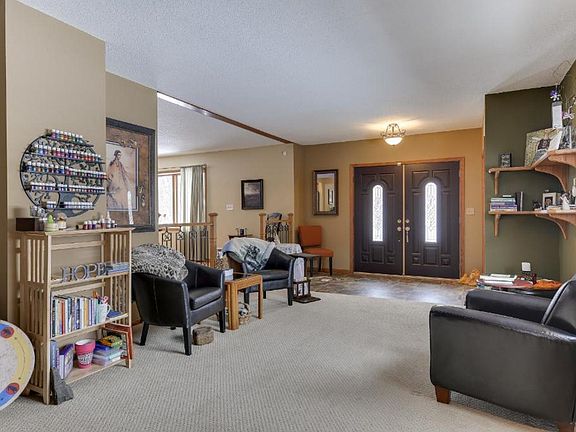 4th image of 60 Suzanne Ave