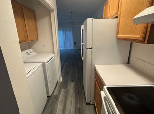 10428 NE Glisan St #B, Portland, OR 97220