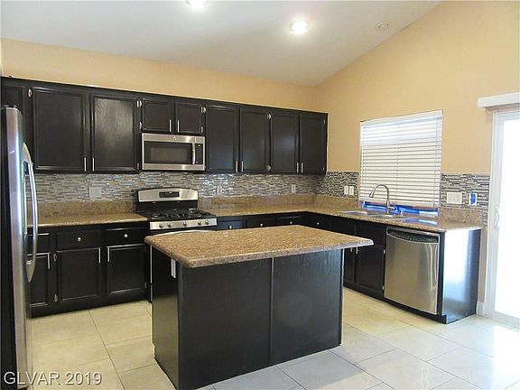 4th image of 2408 Weeping Rock Ave